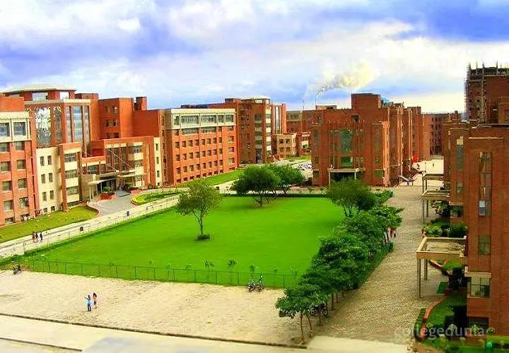 Amity School of Communication - [ASCO], Noida: Reviews on Placements, Faculty & Facilities