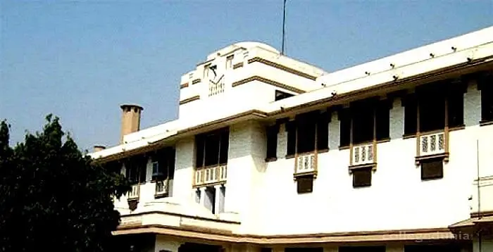 Lady Hardinge Medical College - [LHMC], New Delhi Brochure