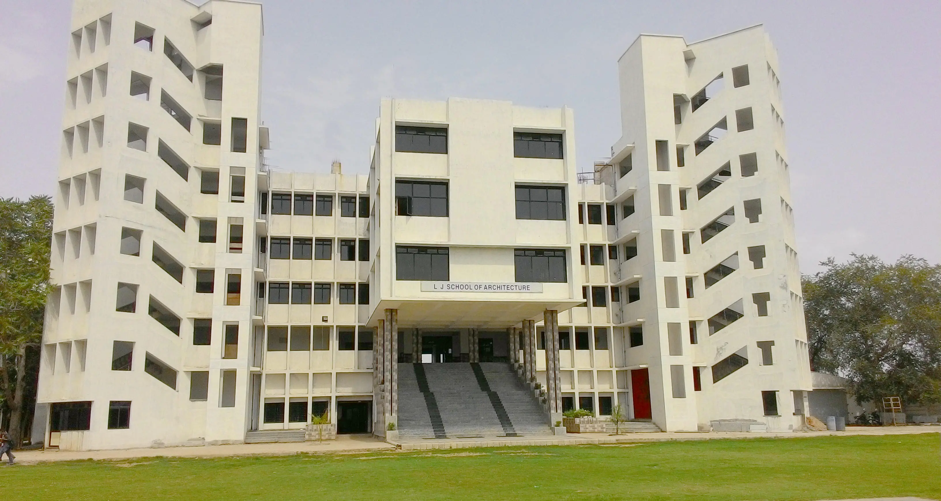 L.J. School of Architecture - [LJSA], Ahmedabad: Reviews on Placements, Faculty & Facilities