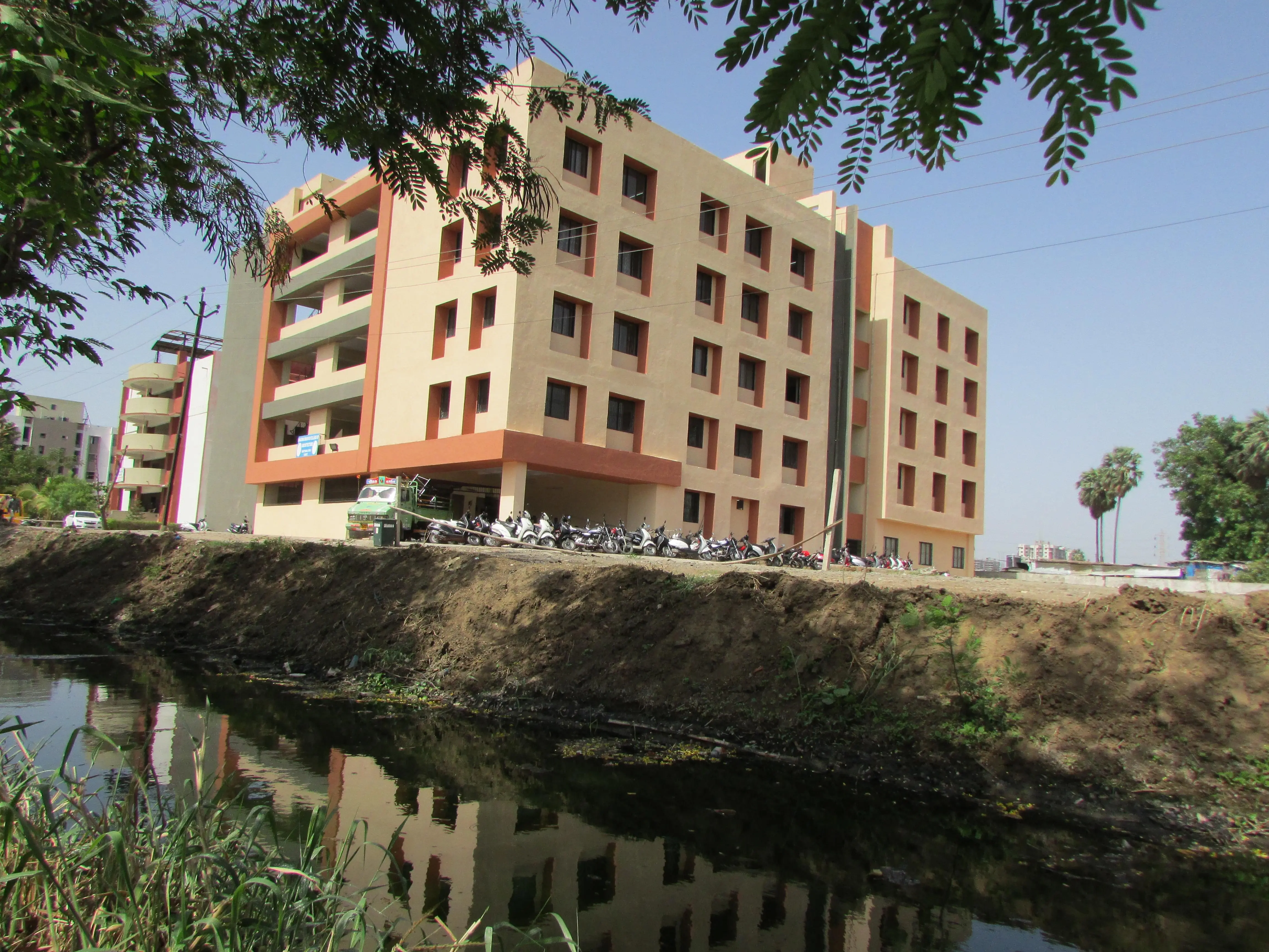 Bhagwan Mahavir College of Architecture - [BMCA], Surat: Reviews on Placements, Faculty & Facilities