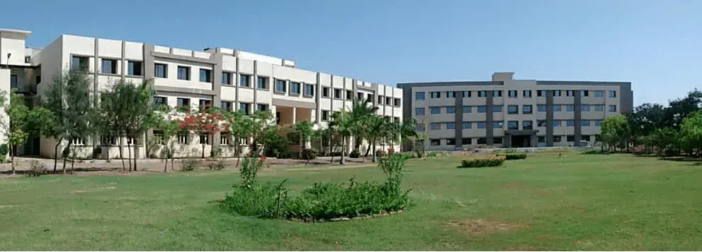 Shree Dhanvantary College of Engineering and Technology - [SDCET], Surat: Reviews on Placements, Faculty & Facilities