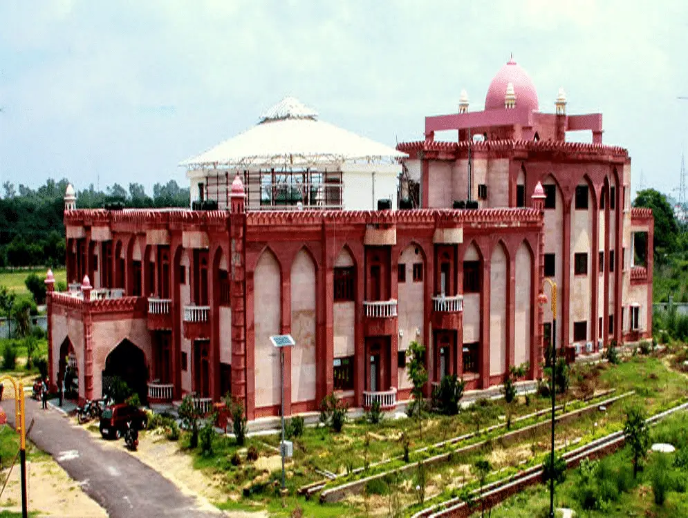 Khwaja Moinuddin Chishti Language University, Lucknow: Reviews on Placements, Faculty & Facilities