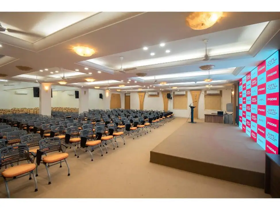 dr.-dy.-patil-b-school-seminar-hall