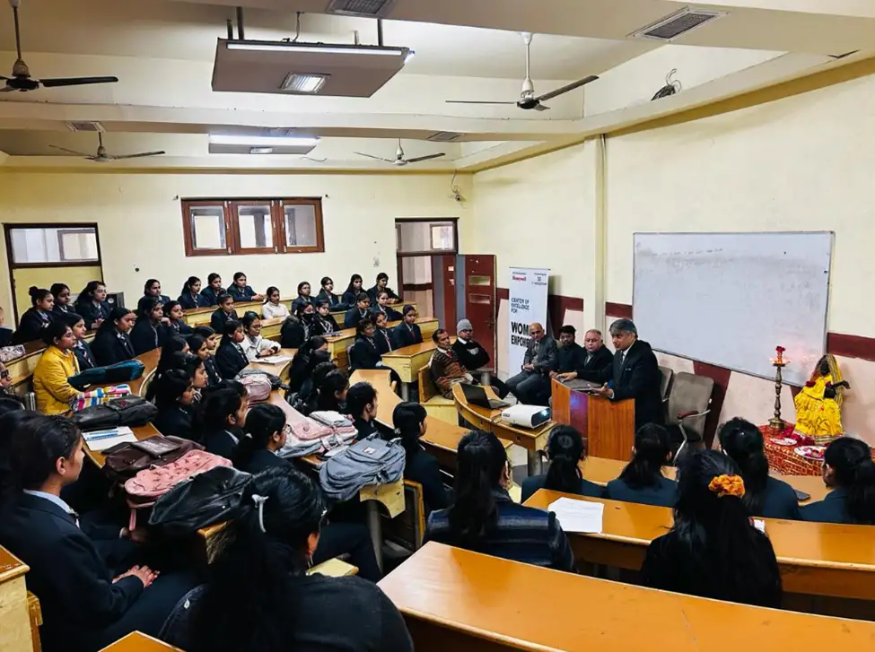 imr-ghaziabad-lecture-rooms