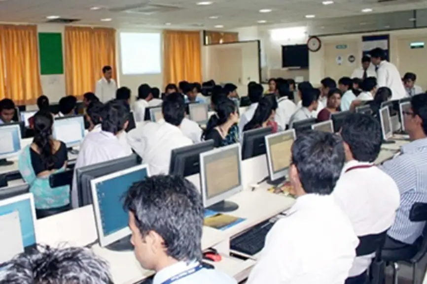 isb&m-pune-computer-lab